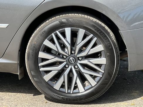 Used 2025 Nissan Altima 2.5 SV image 35