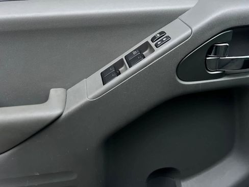 Used 2019 Nissan Frontier SV image 13