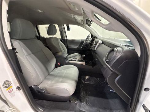Used 2019 Toyota Tacoma SR5 AWD/4WD image 19