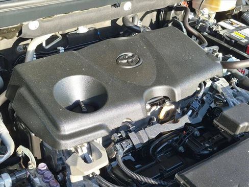 Used 2021 Toyota RAV4 LE AWD/4WD image 20