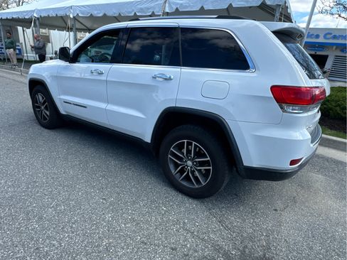 Used 2017 Jeep Grand Cherokee Limited image 3