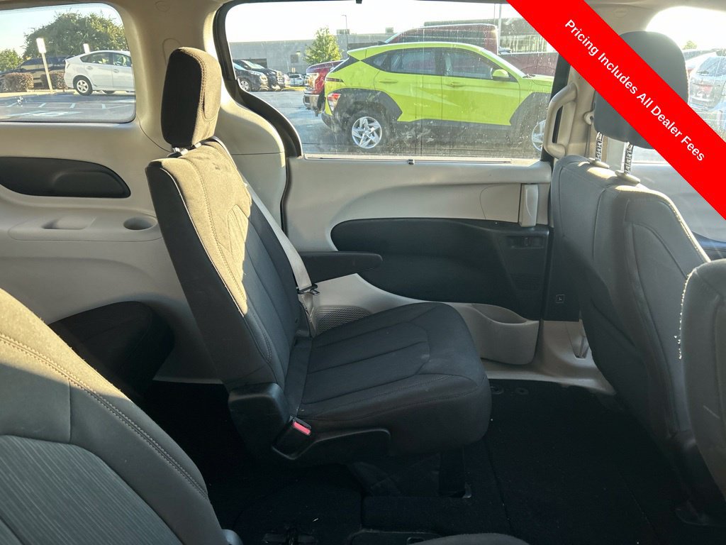 Used 2018 Chrysler Pacifica Touring Plus w/ Tire & Wheel Group FWD image 4