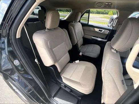 Used 2023 Ford Explorer XLT AWD/4WD image 25