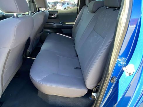 Used 2018 Toyota Tacoma SR image 3