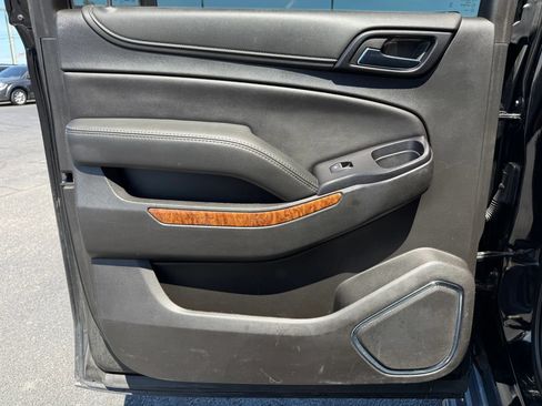 Used 2019 Chevrolet Suburban Premier AWD/4WD image 34