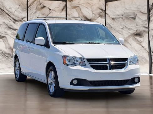 Used 2019 Dodge Grand Caravan SXT FWD image 3