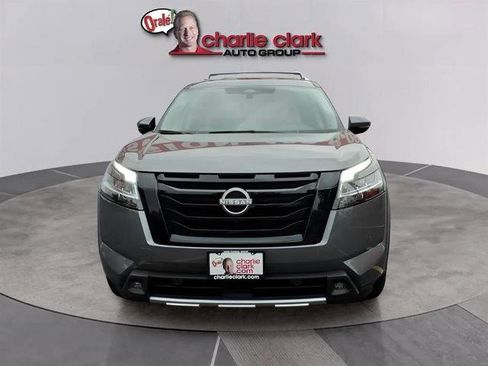 Certified 2023 Nissan Pathfinder SL w/ Lighting Package (N92) image 8