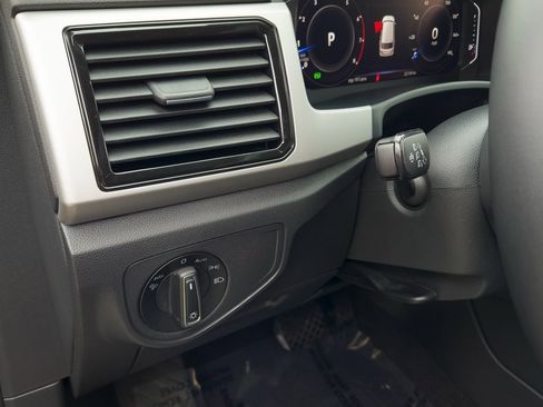 Used 2023 Volkswagen Atlas SEL image 13