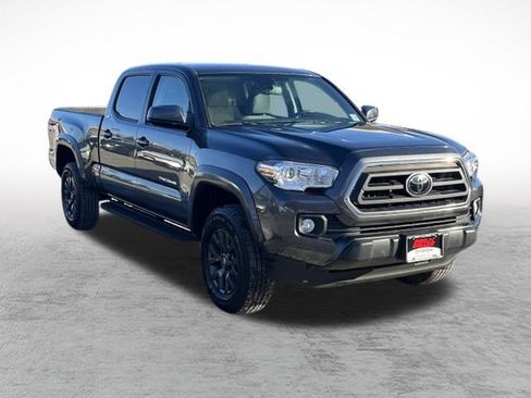 Certified 2022 Toyota Tacoma SR5 image 3