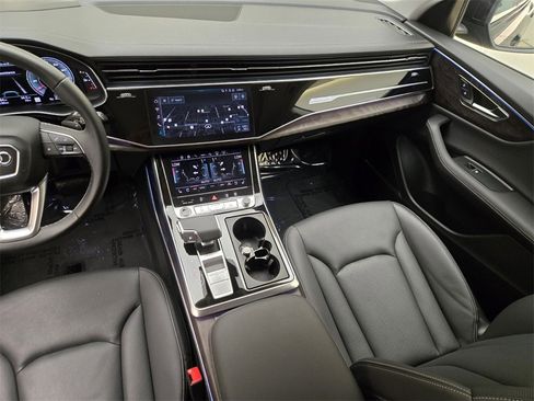 Used 2023 Audi Q8 Prestige image 22