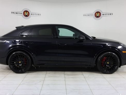 Used 2022 Porsche Cayenne GTS w/ Premium Package Plus AWD/4WD image 2