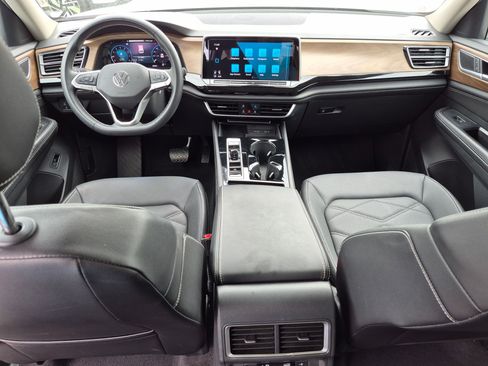 Used 2024 Volkswagen Atlas SE w/ Panoramic Sunroof Package AWD/4WD image 31