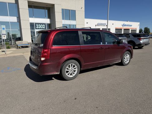 Used 2018 Dodge Grand Caravan SXT FWD image 4