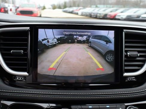 New 2026 Chrysler Pacifica Select FWD image 19