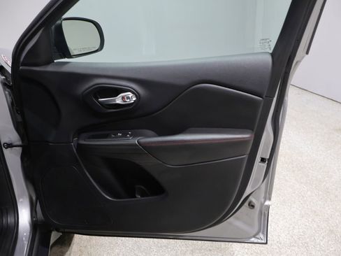 Used 2015 Jeep Cherokee Trailhawk image 26