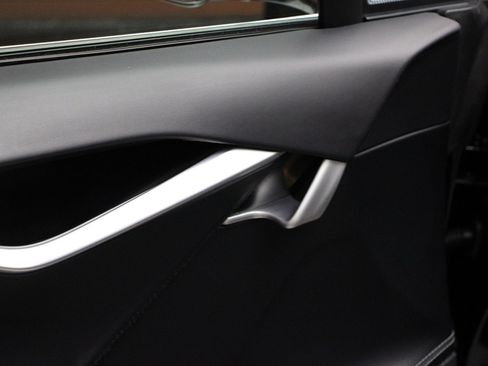 Used 2018 Tesla Model S 75D image 54