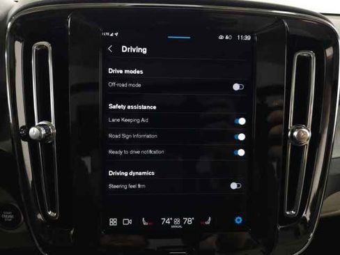 Used 2025 Volvo XC40 B5 Plus image 26