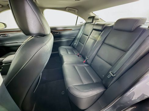 Used 2013 Lexus ES 350 w/ Luxury Pkg FWD image 29