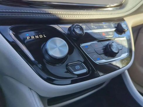 Used 2023 Chrysler Pacifica Limited FWD image 21