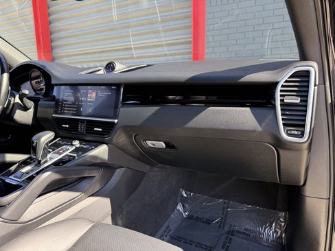 Used 2019 Porsche Cayenne image 14