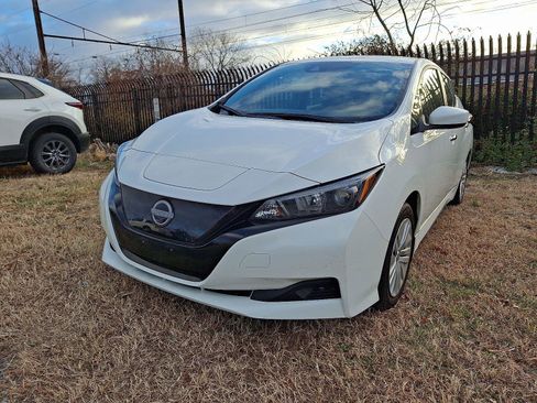 Used 2023 Nissan Leaf S image 2