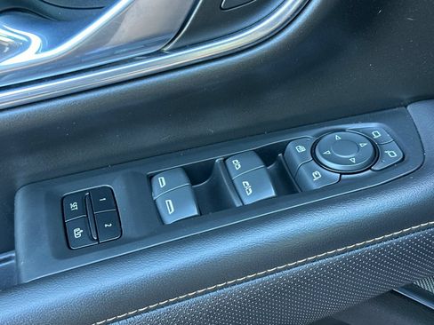 Used 2023 GMC Yukon AT4 w/ Technology Package AWD/4WD image 11