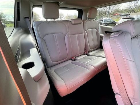 Used 2024 Jeep Wagoneer Series II w/ Flexible Seating Group image 23