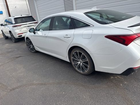 Used 2019 Toyota Avalon XSE w/ All Weather Liner Package image 5