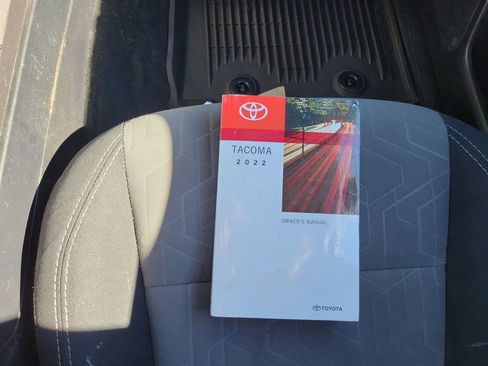 Used 2022 Toyota Tacoma TRD Off-Road image 29