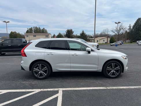 Used 2019 Volvo XC60 T5 Momentum w/ Multimedia Package image 7