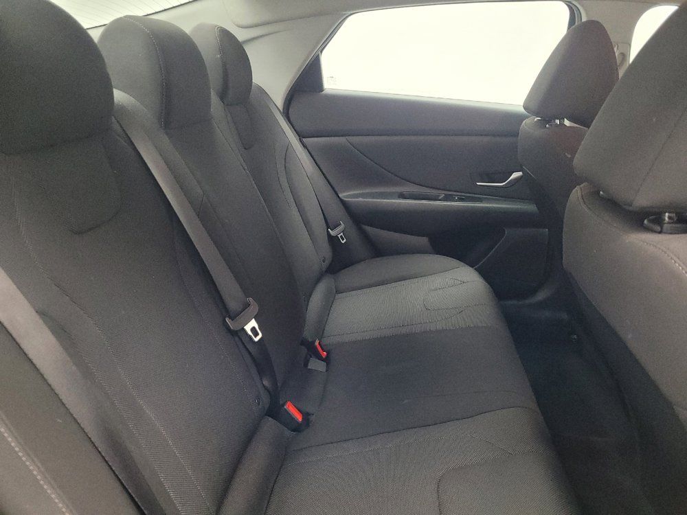 Used 2025 Hyundai Elantra SE FWD image 19