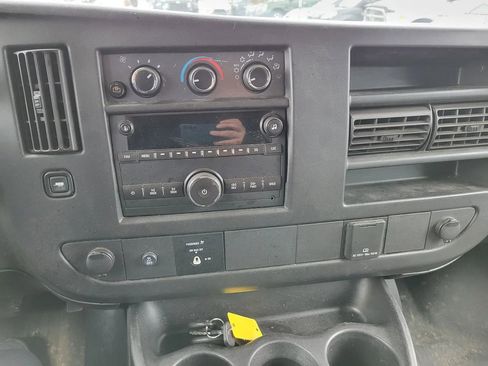 Used 2017 GMC Savana 3500 LS RWD image 9