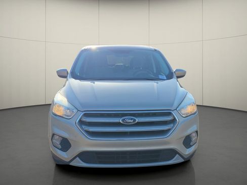Used 2017 Ford Escape SE FWD image 2