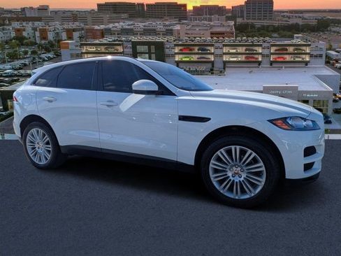 Used 2018 Jaguar F-PACE Premium image 1