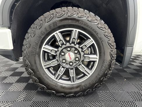 Used 2025 GMC Sierra 1500 AT4 AWD/4WD image 11