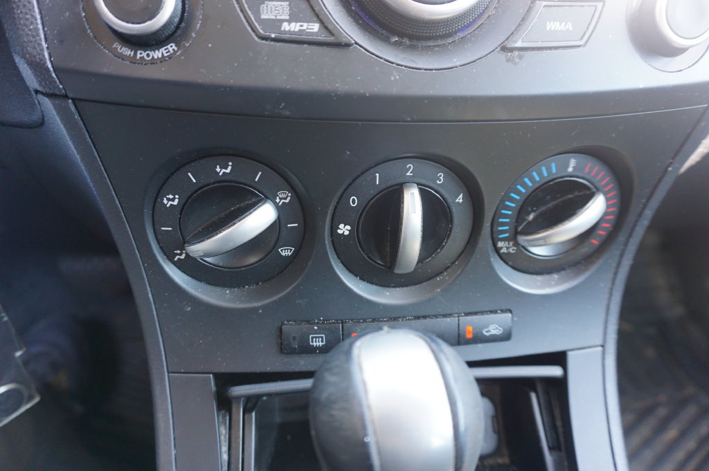 Used 2012 MAZDA MAZDA3 s Touring FWD image 11