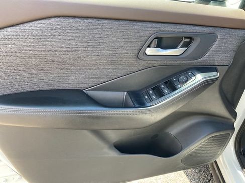 Used 2023 Nissan Rogue SV FWD image 16