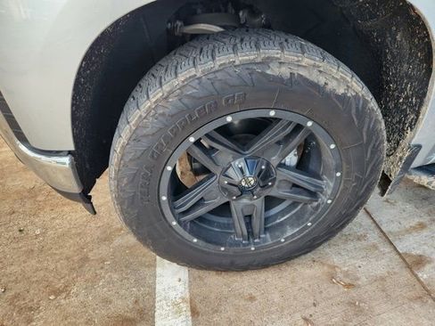 Used 2019 Chevrolet Silverado 1500 LT w/ Texas Edition image 6