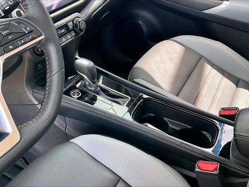 Used 2023 Nissan Kicks SR w/ SR Premium Package FWD image 17