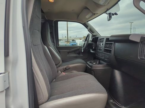 Used 2024 GMC Savana 2500 w/ Driver Convenience Package image 14