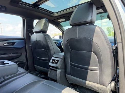 Used 2025 Chevrolet Equinox EV LT FWD image 20