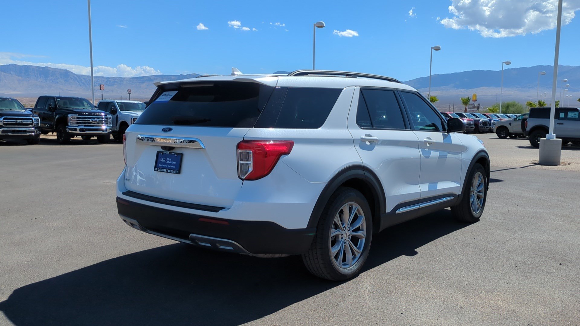 Used 2024 Ford Explorer XLT w/ Equipment Group 202A RWD image 5