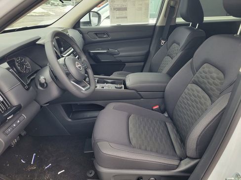 New 2025 Nissan Pathfinder SV w/ Cargo Package image 15