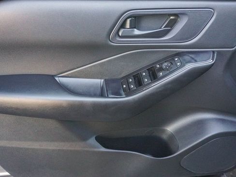 Used 2024 Nissan Rogue S image 19