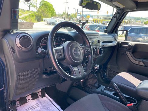 Used 2013 Jeep Wrangler Unlimited Sport image 10