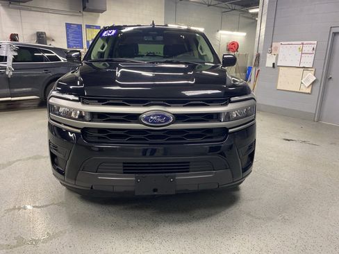 Used 2024 Ford Expedition Max XLT image 2