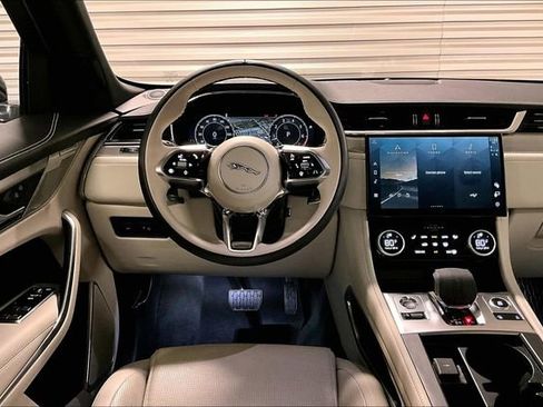 Certified 2025 Jaguar F-PACE R-Dynamic S image 4