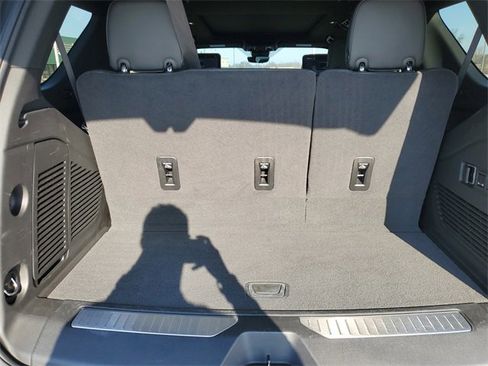 Used 2024 GMC Yukon Denali w/ Advanced Technology Package image 28