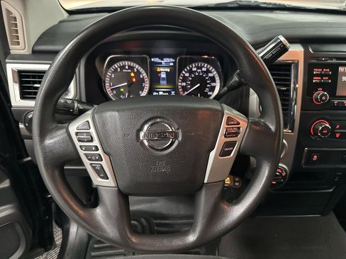 Used 2017 Nissan Titan SV image 14