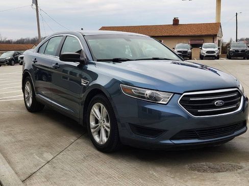 Used 2018 Ford Taurus SE FWD image 8